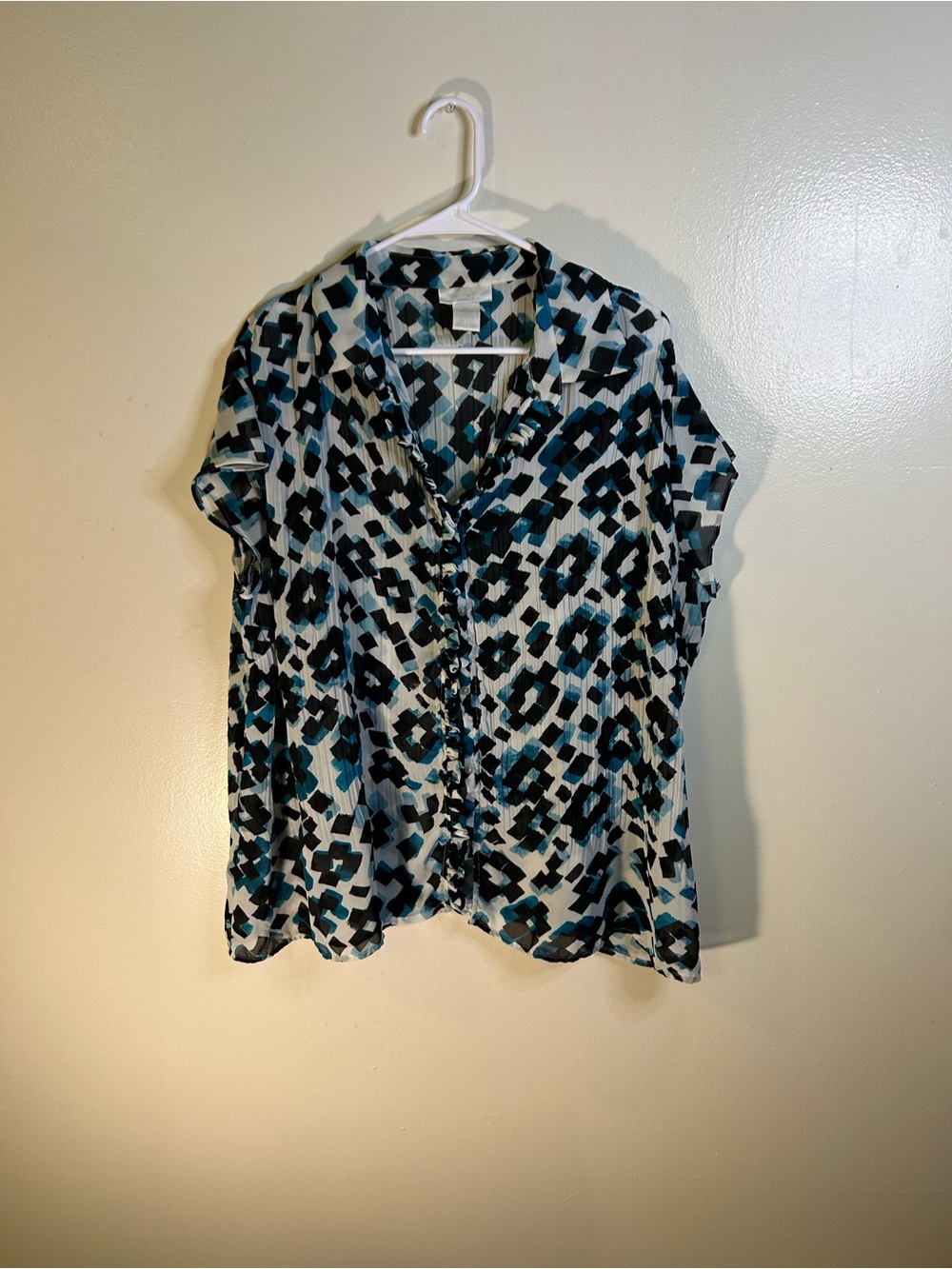 Worthington Teal, Black & White Abstract Button-Front Blouse